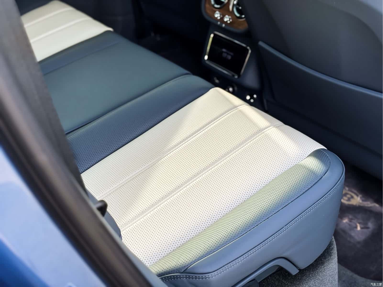 Bentley Bentayga, 2021 16