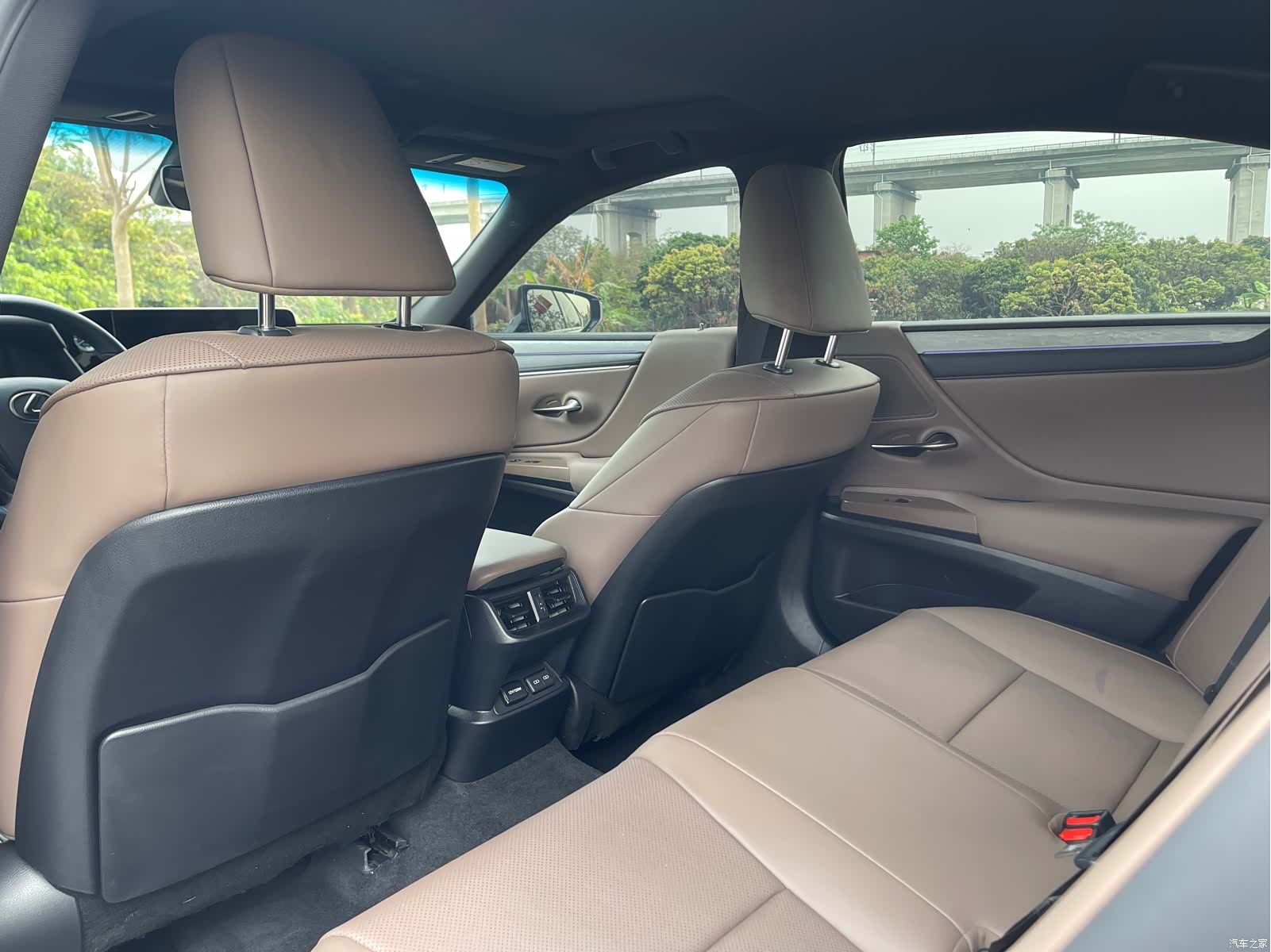 Lexus ES, 2024 26
