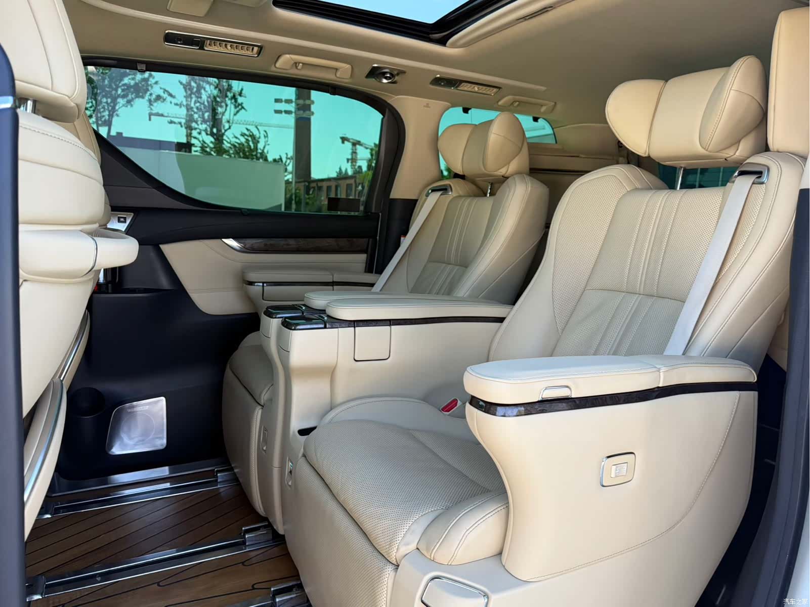 Toyota Alphard, 2021 10