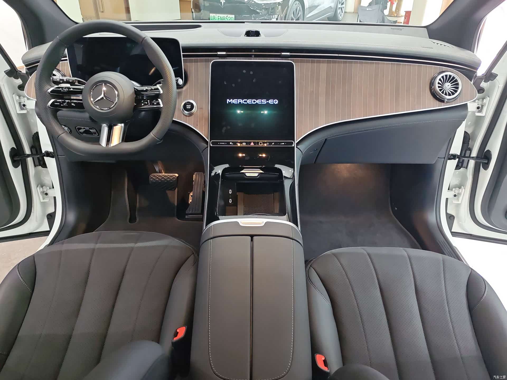 Mercedes-Benz EQE, 2024 7