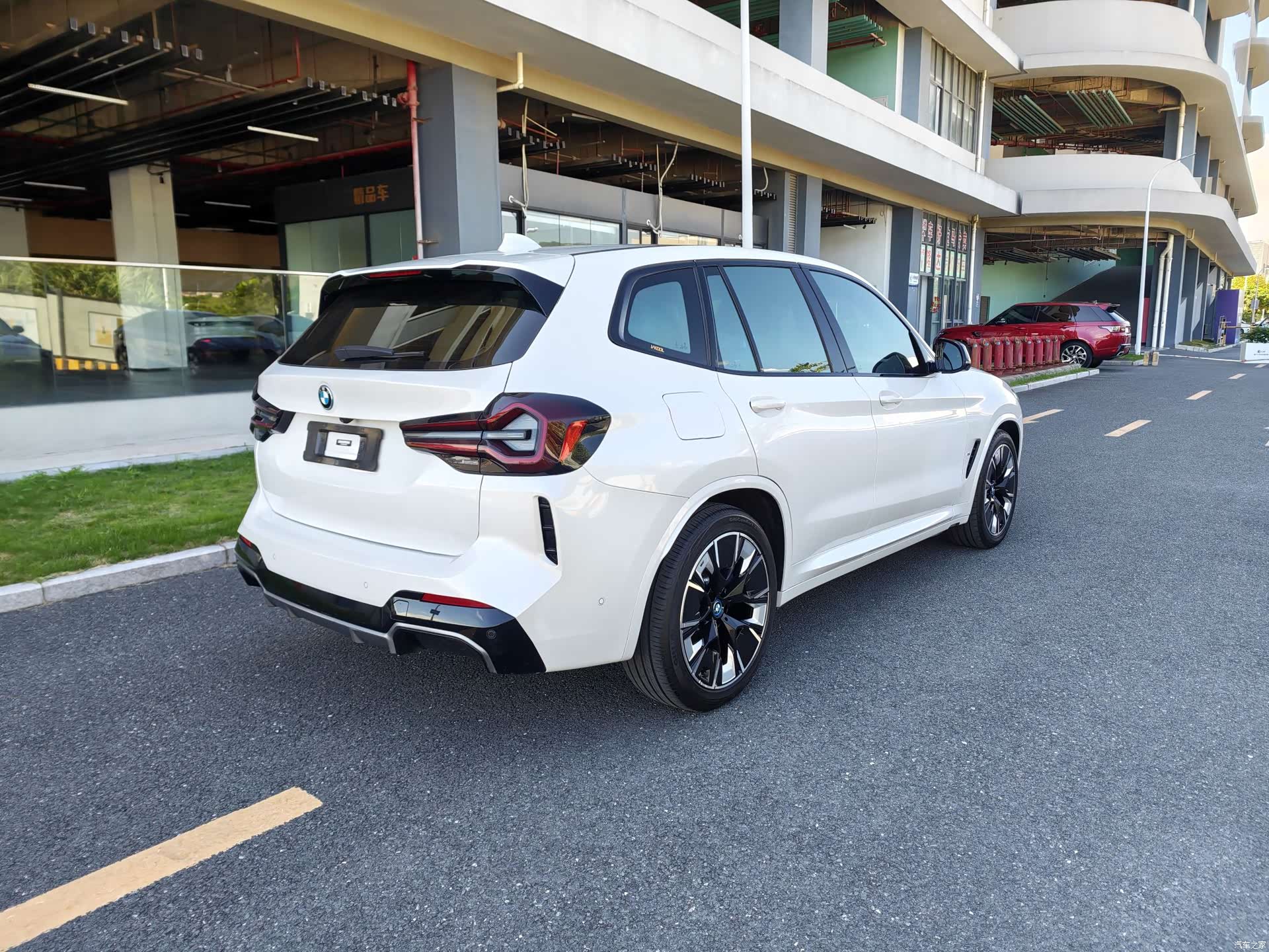 BMW iX3, 2022 все фото