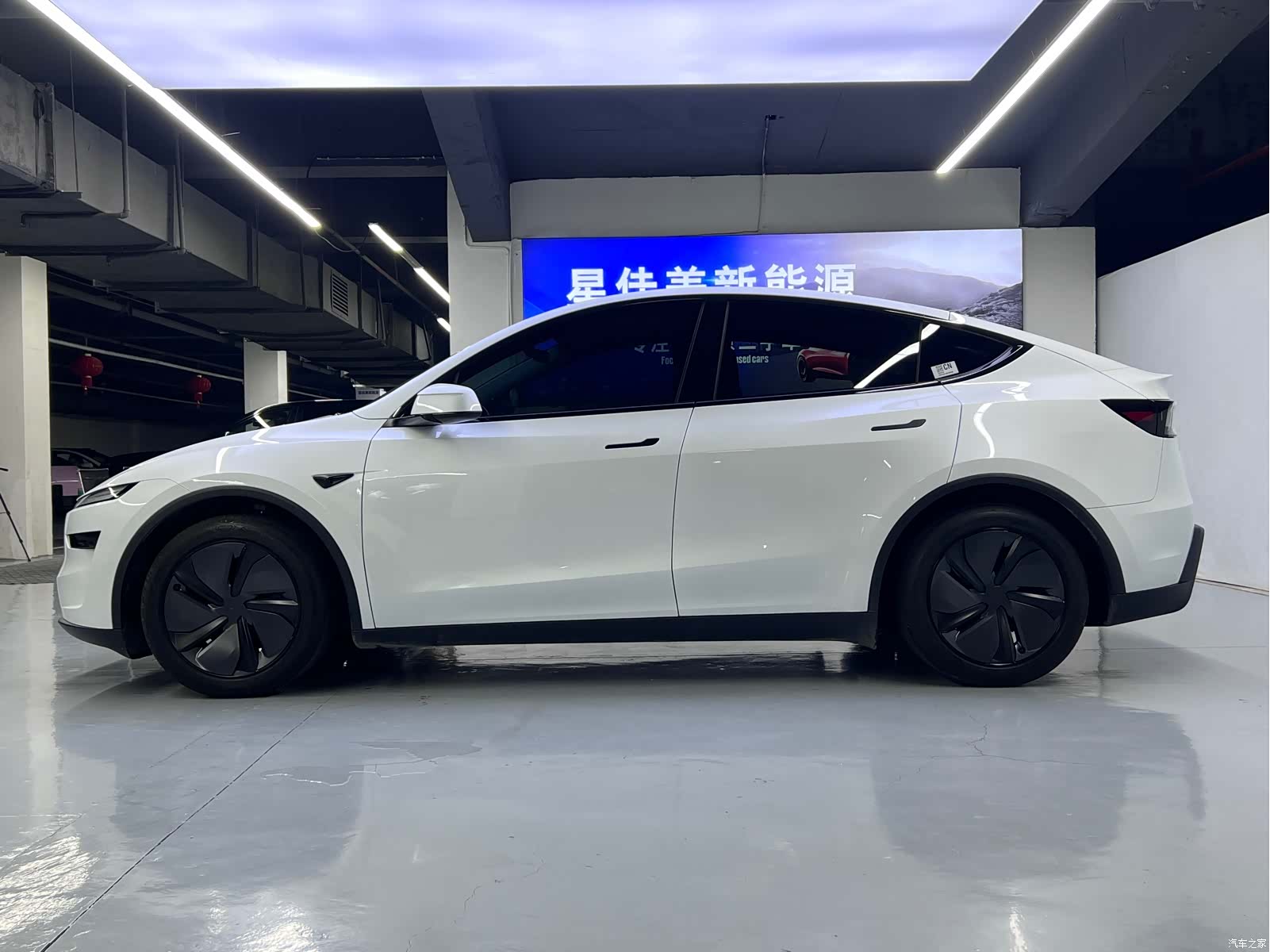 Tesla Model Y, 2025 4