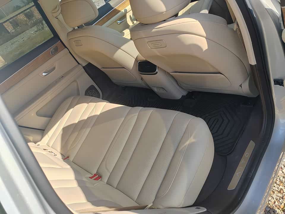 AITO Ask the world M7