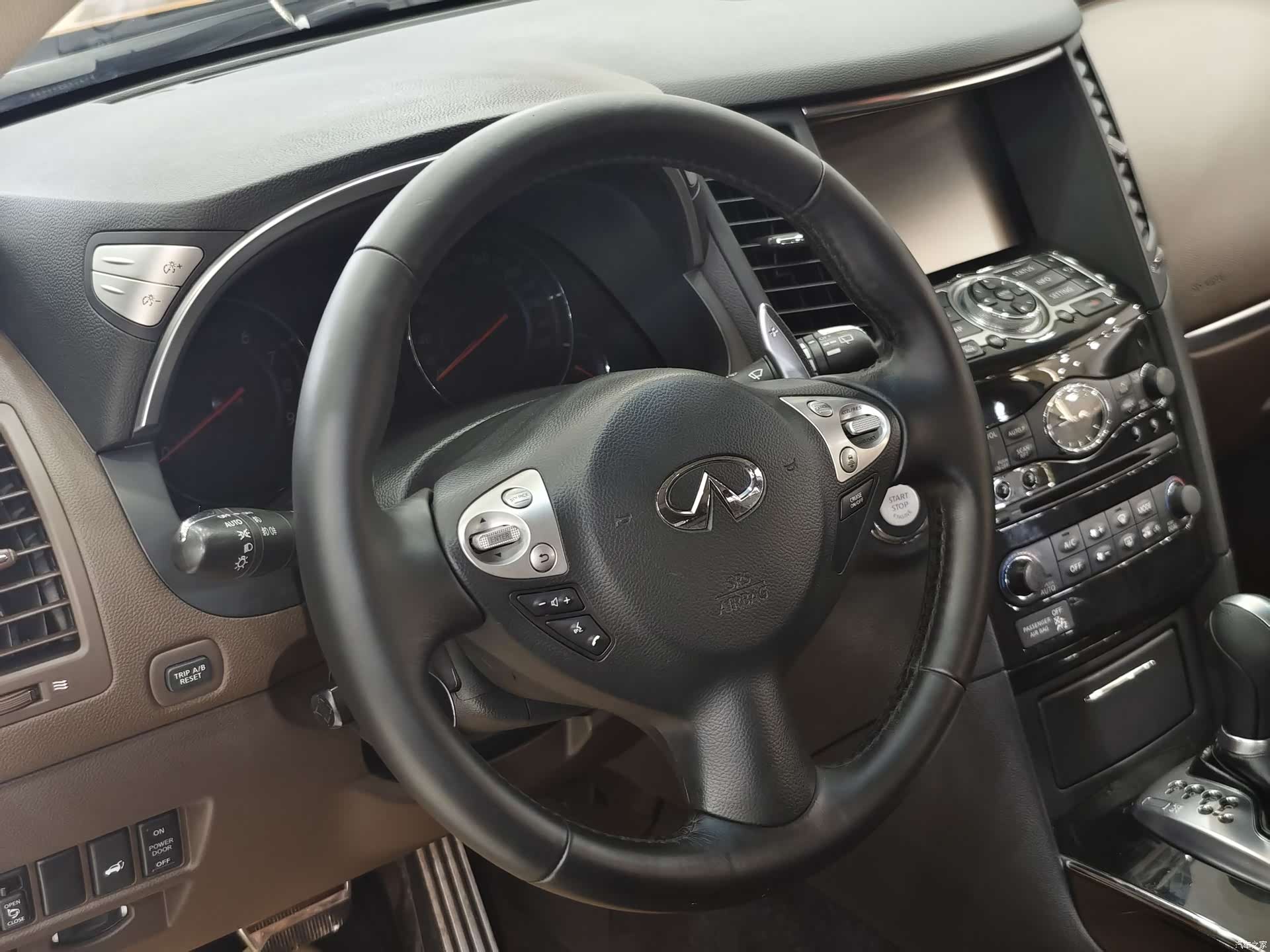 Infiniti FX35, 2013 все фото