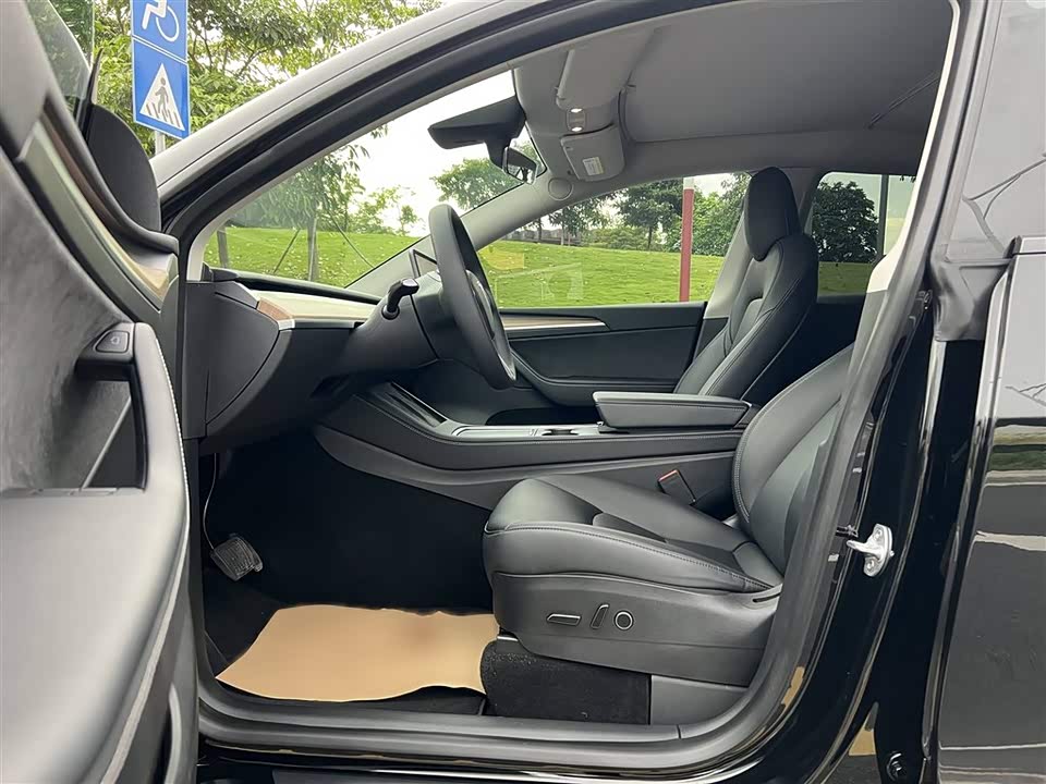 Tesla Model Y Tesla Model Y