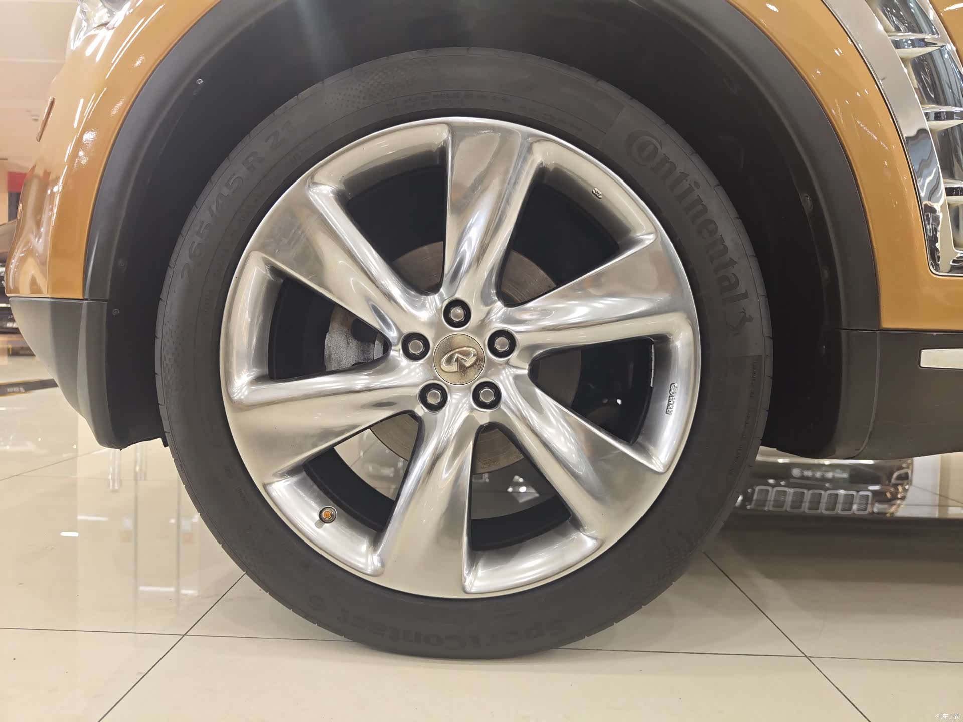 Infiniti FX35, 2013 21
