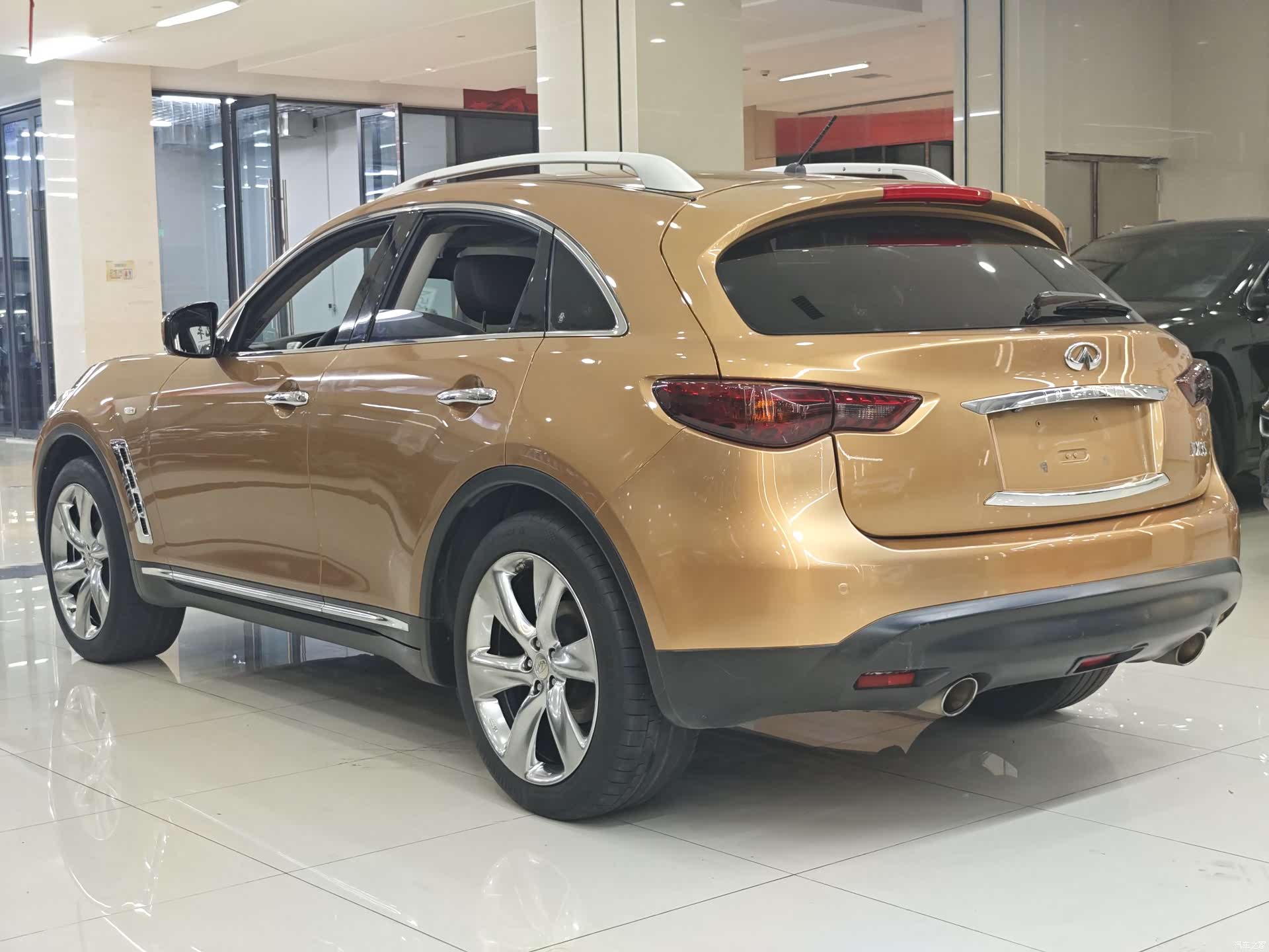 Infiniti FX35, 2013 18