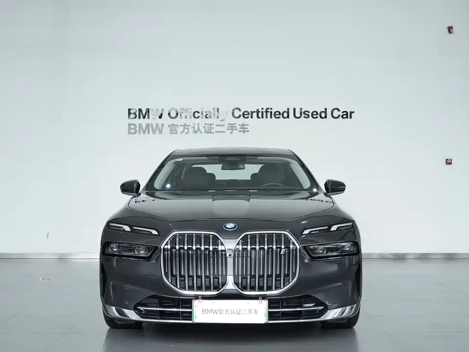 BMW i7