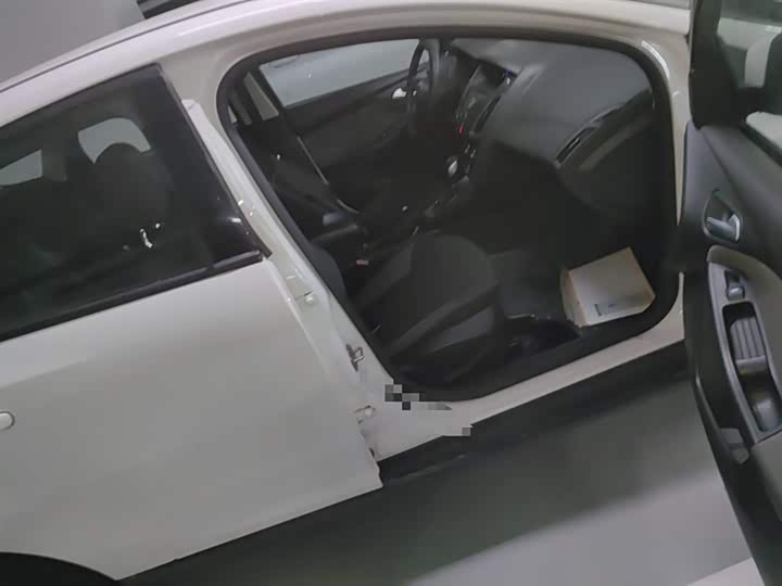 Ford Focus, 2014 года фото 12