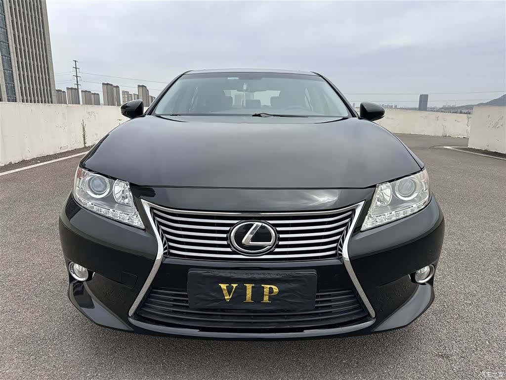 Lexus ES, 2013 1