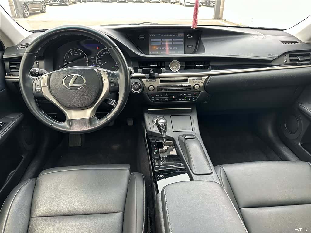 Lexus ES, 2013 8