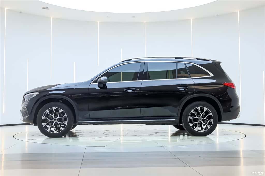 Mercedes-Benz GLC, 2025 10