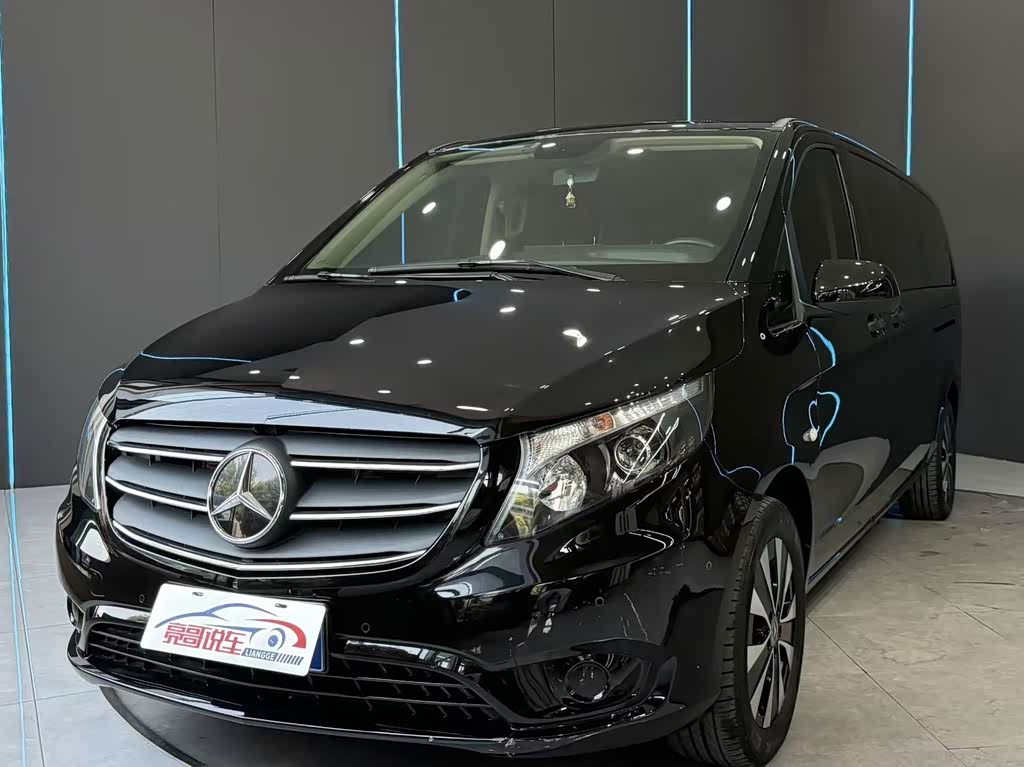 Mercedes-Benz Vito 2023 2.0T 7 мест