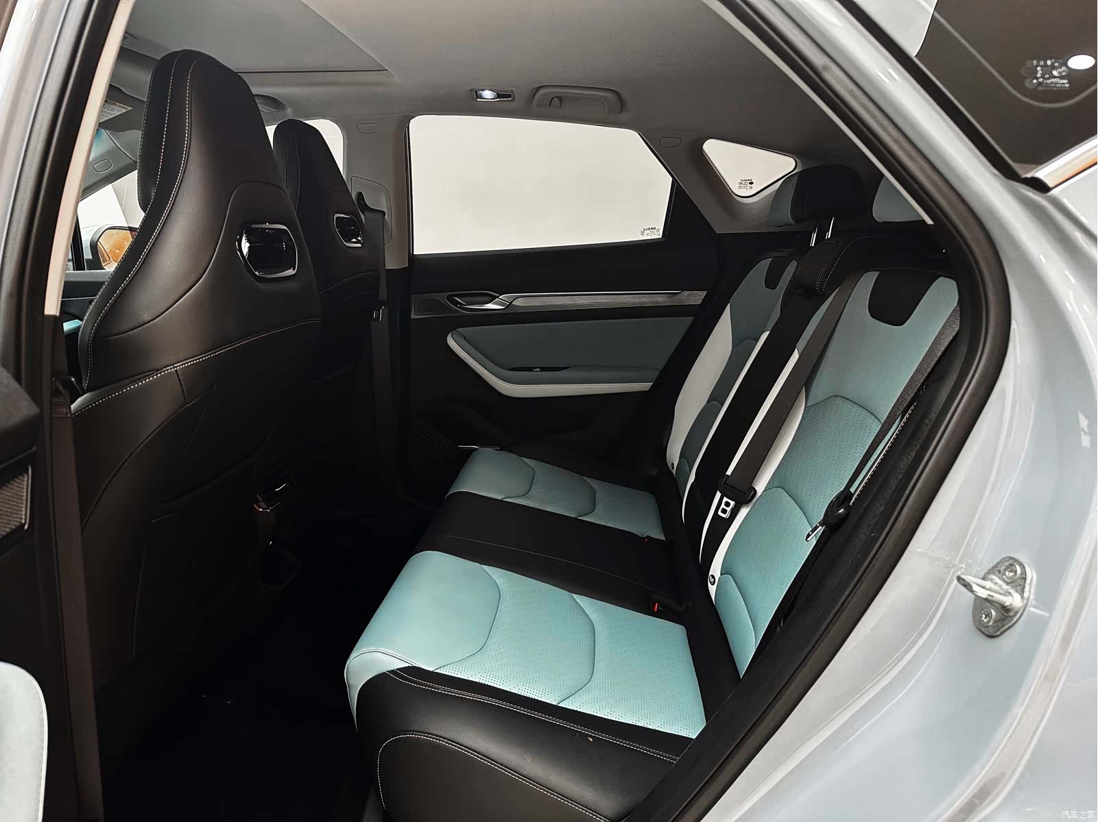 Geely Emgrand, 2023 13