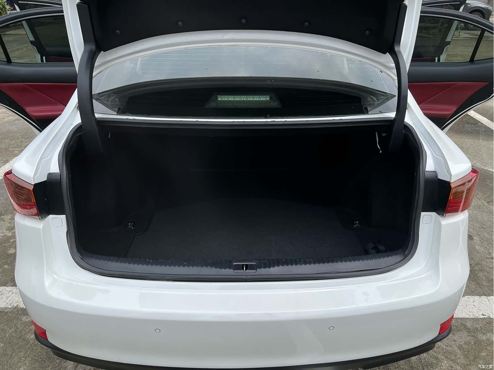 Lexus IS, 2018 12