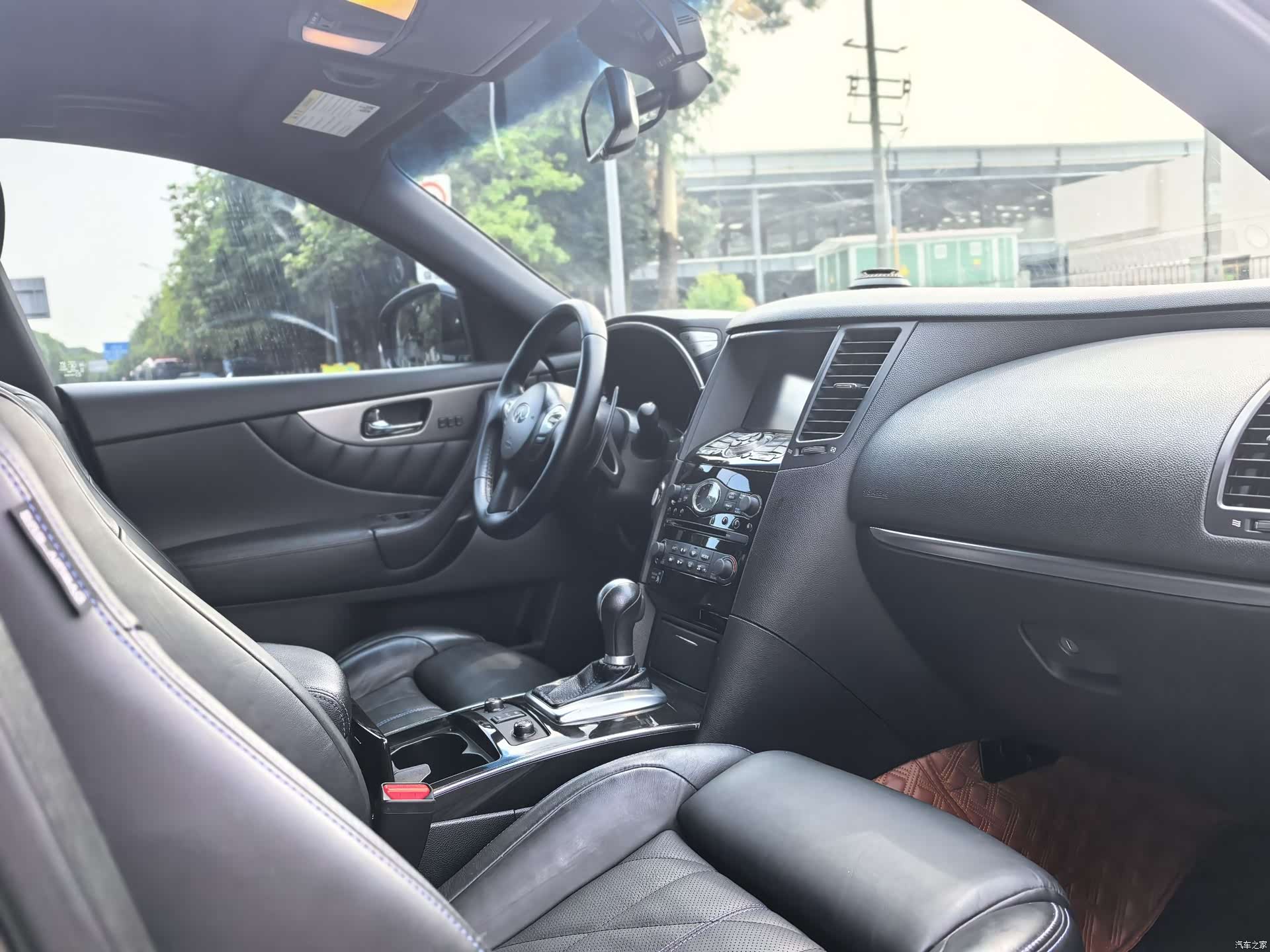 Infiniti QX70, 2016 10
