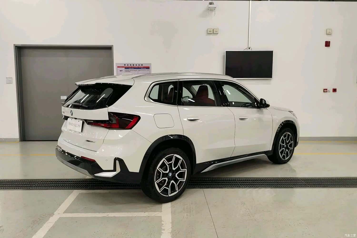 BMW X1, 2025 все фото