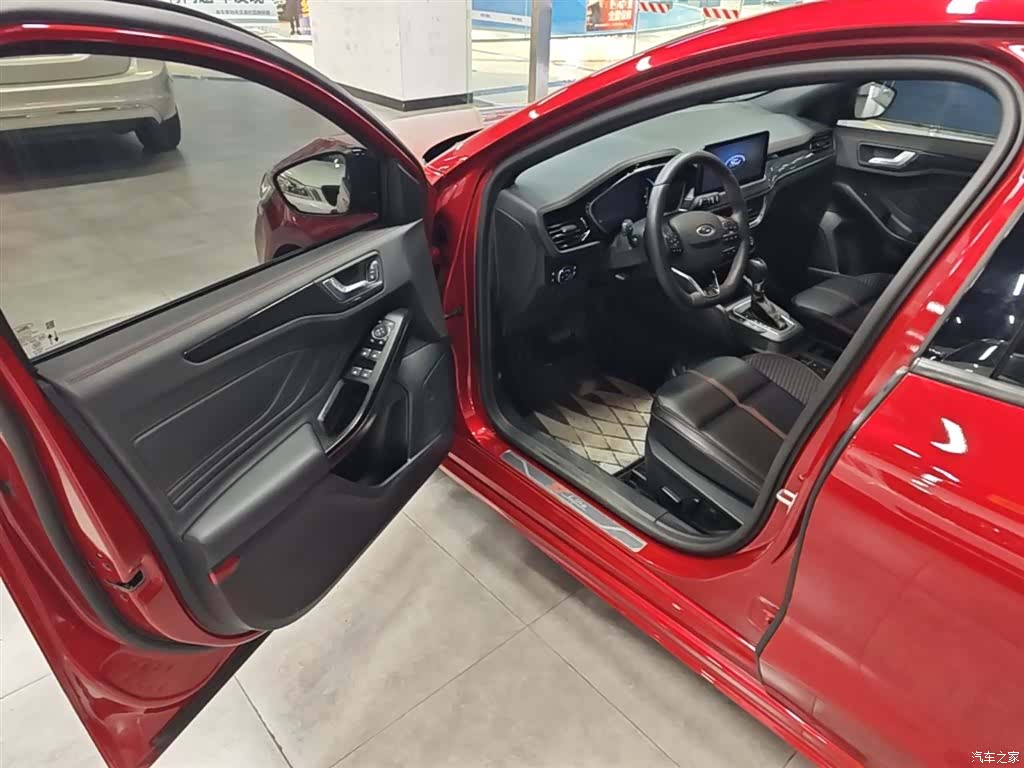 Ford Focus, 2023 16