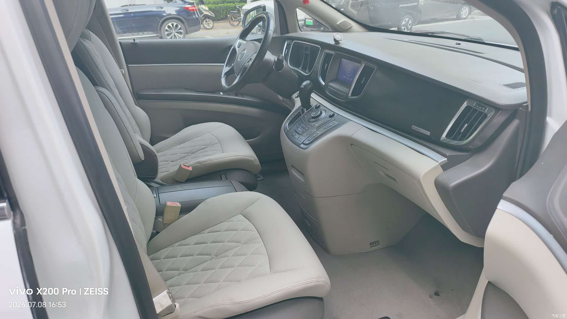 Buick GL8, 2013 8