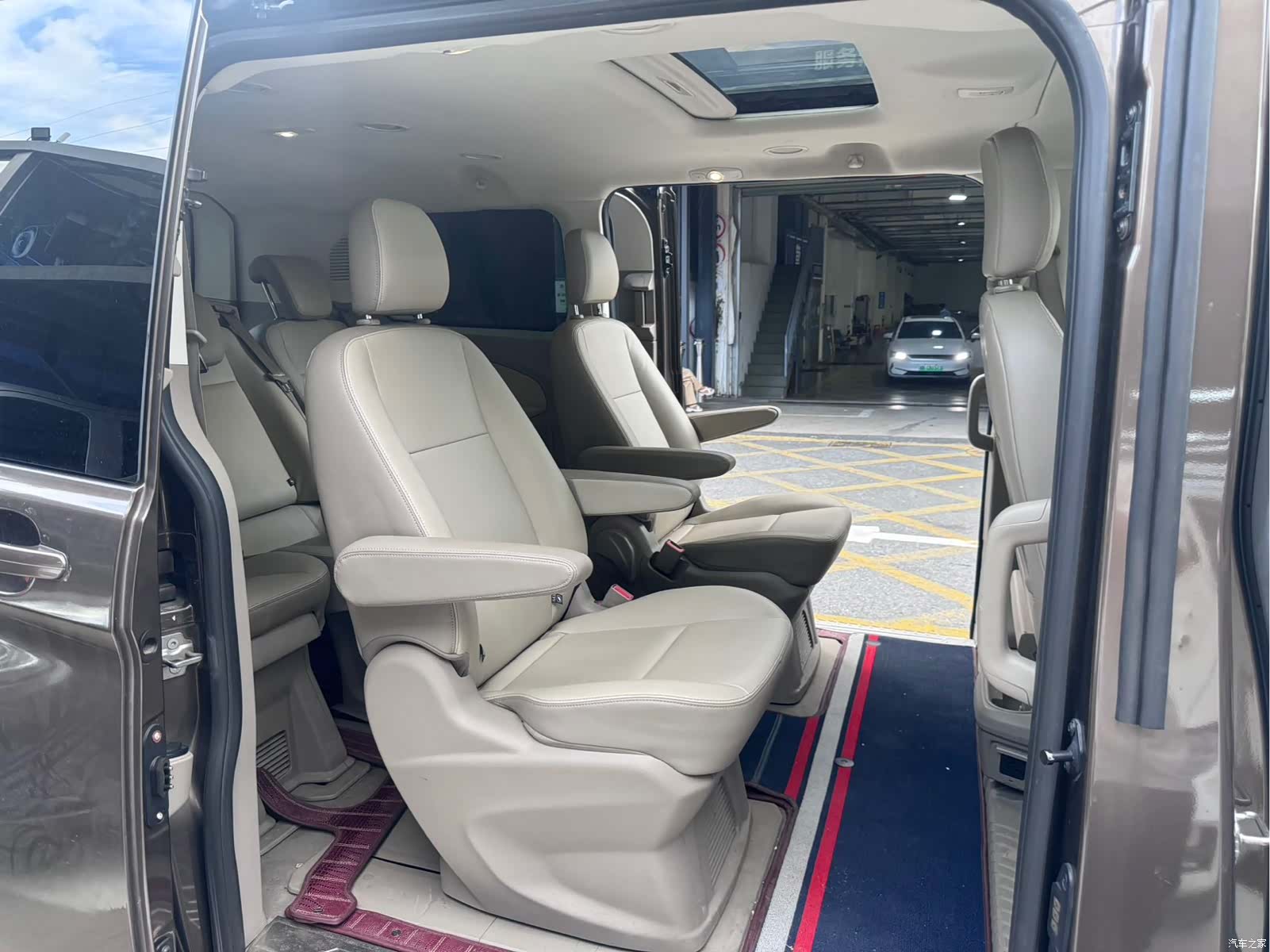 Ford Tourneo, 2017 13