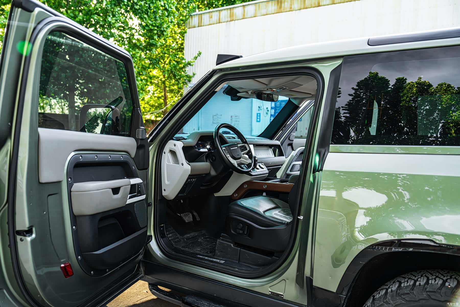 Land Rover Defender, 2021 9