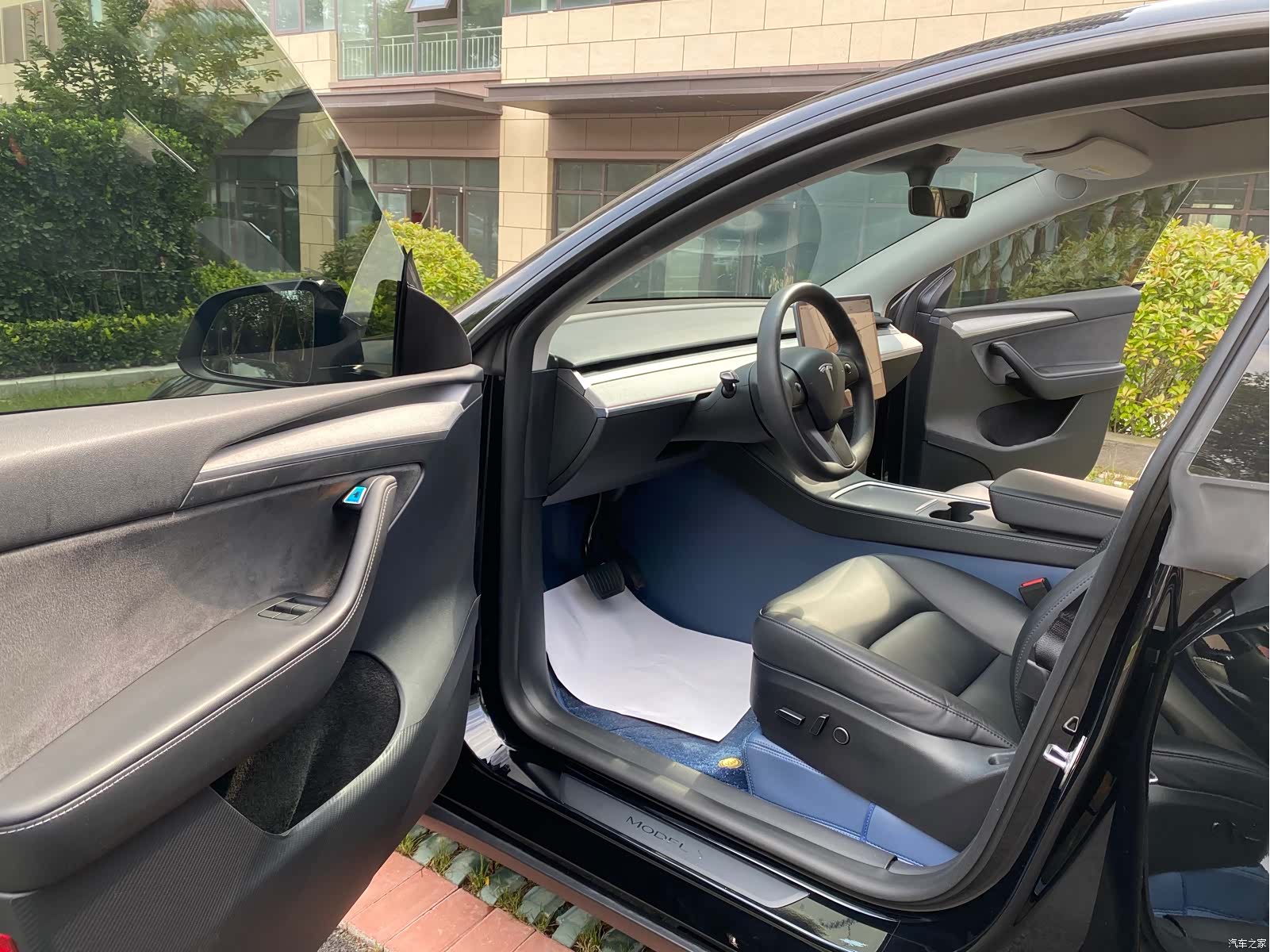 Tesla Model Y, 2023 4
