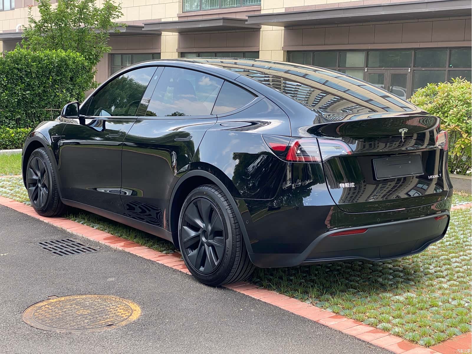 Tesla Model Y, 2023 19