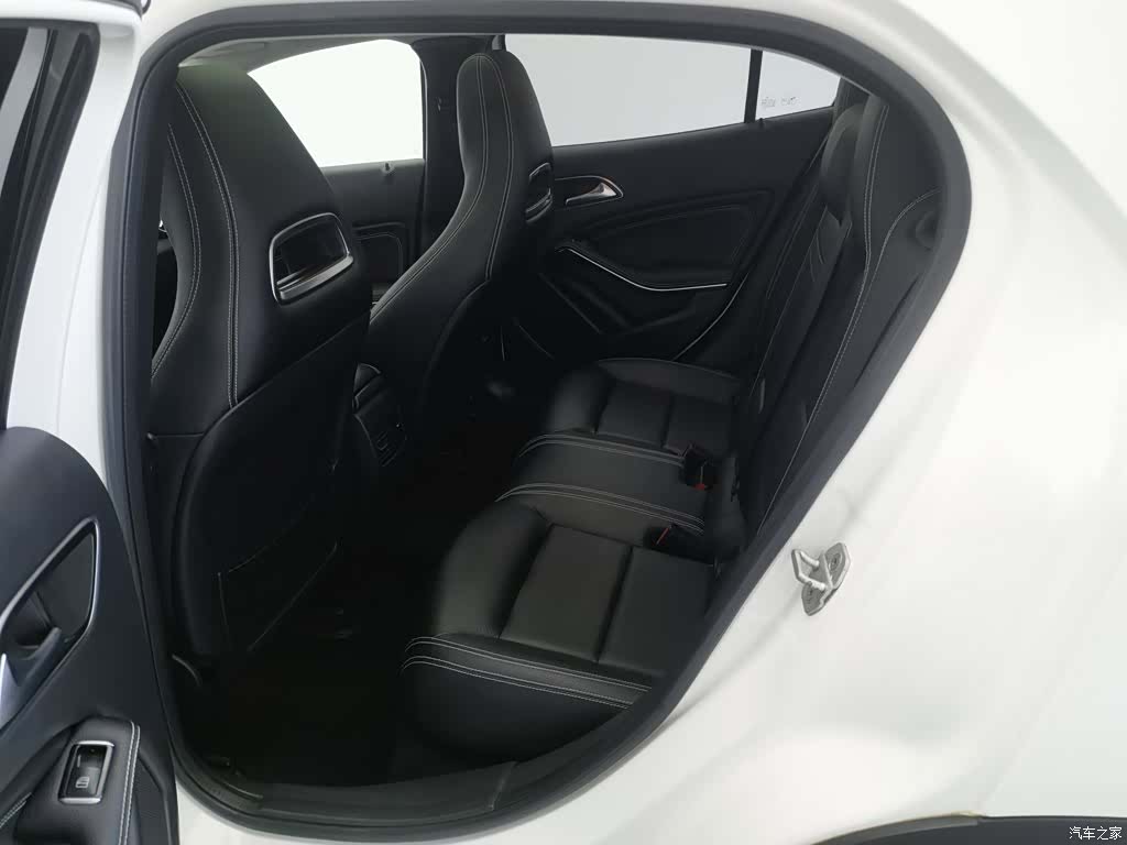 Mercedes-Benz GLA, 2015 15