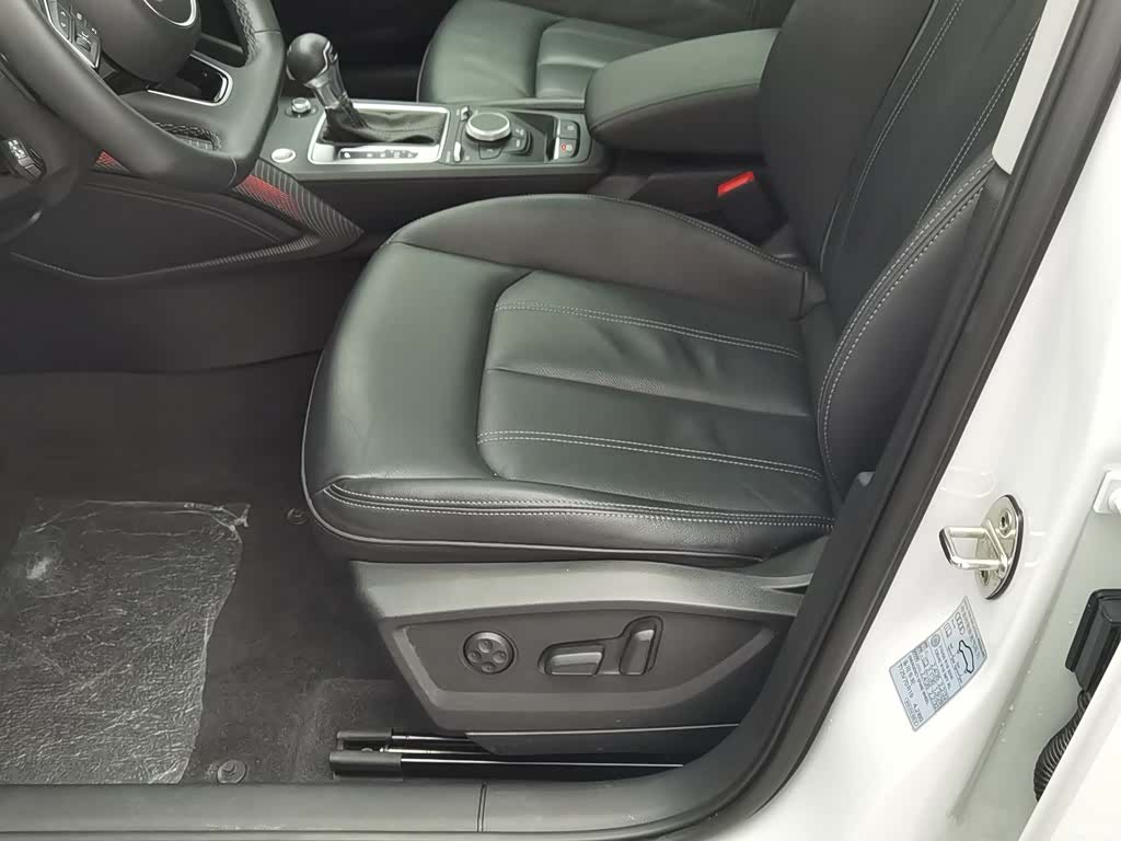 Audi Q2L, 2024 20