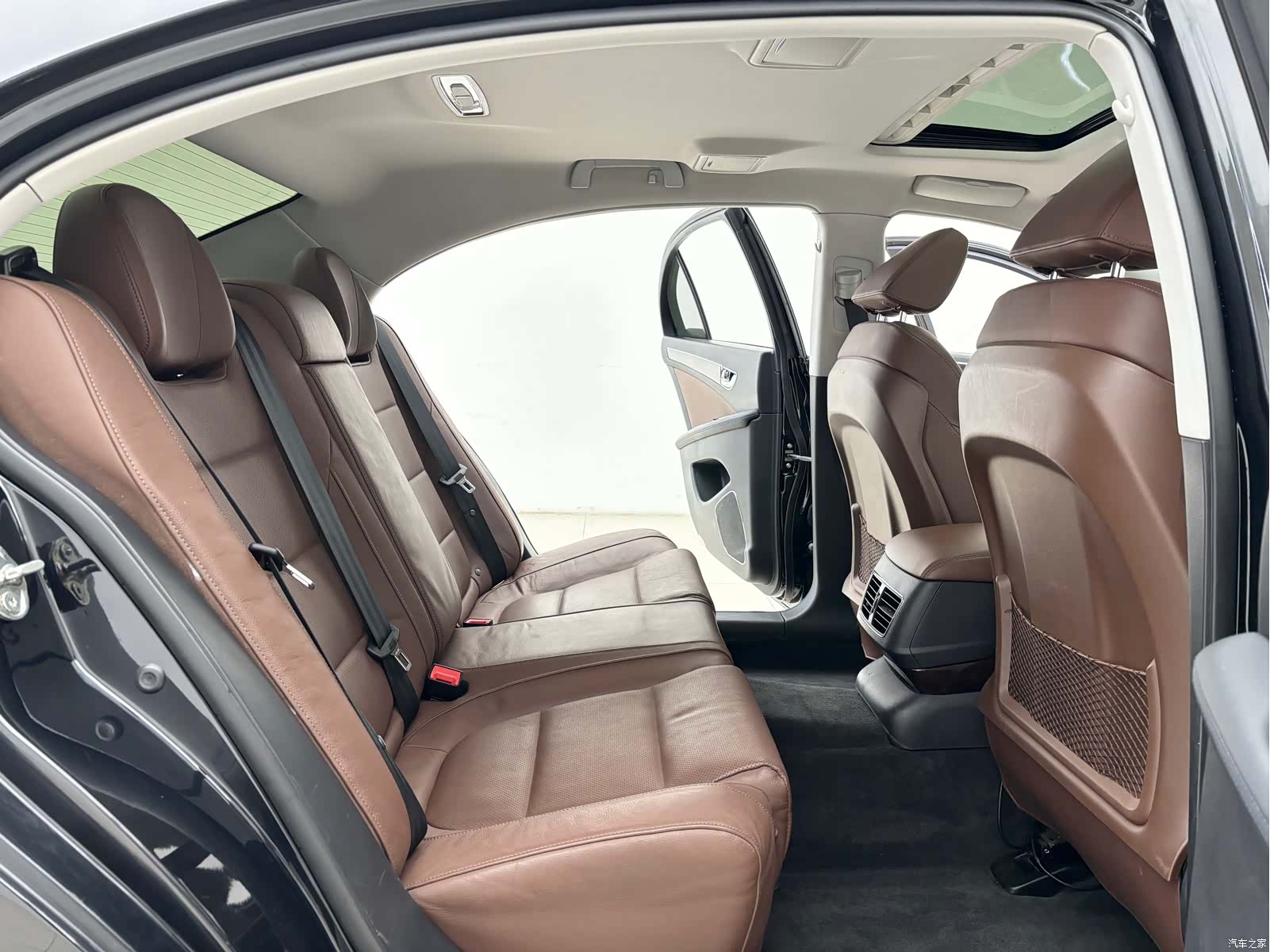 Hongqi H7, 2016 10