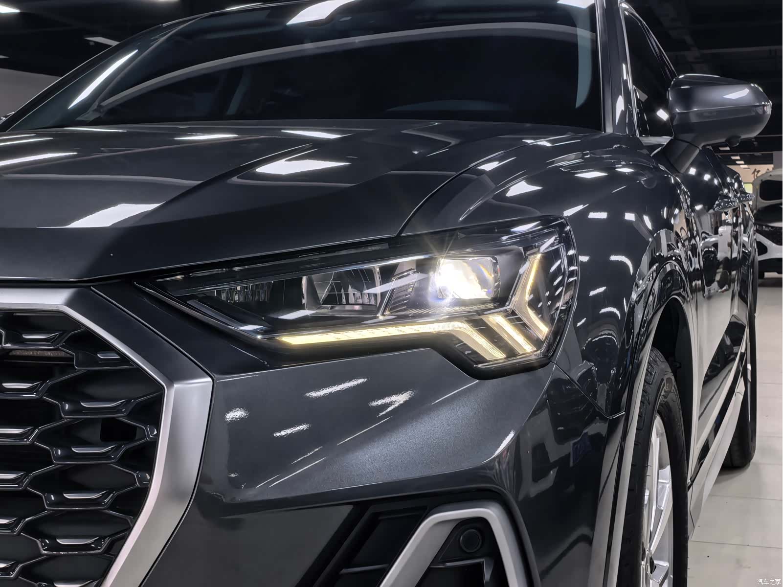 Audi Q3, 2023 4