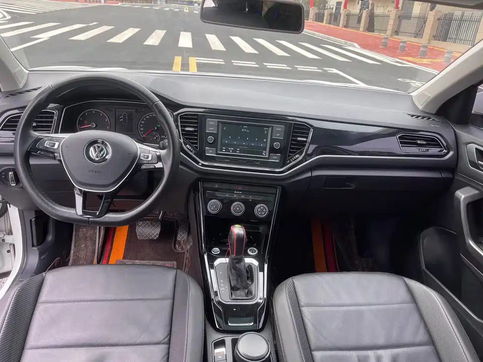 Volkswagen T-ROC exploring Songs