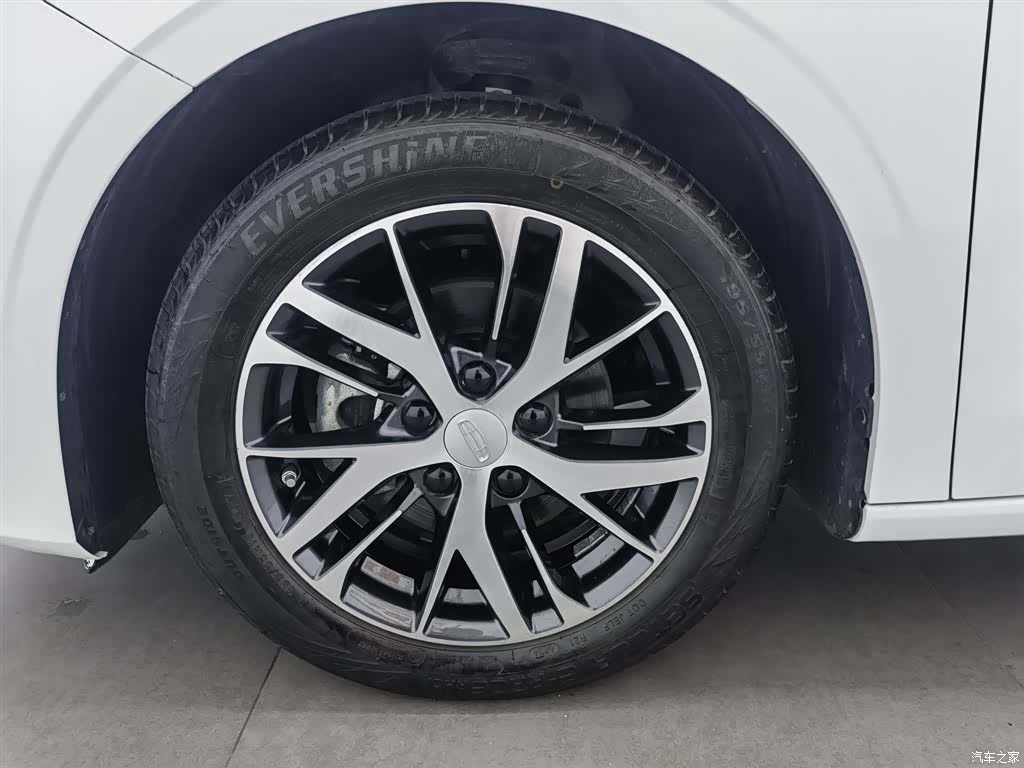 Geely Emgrand, 2025 17