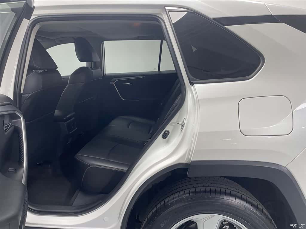 Toyota RAV4, 2021 11