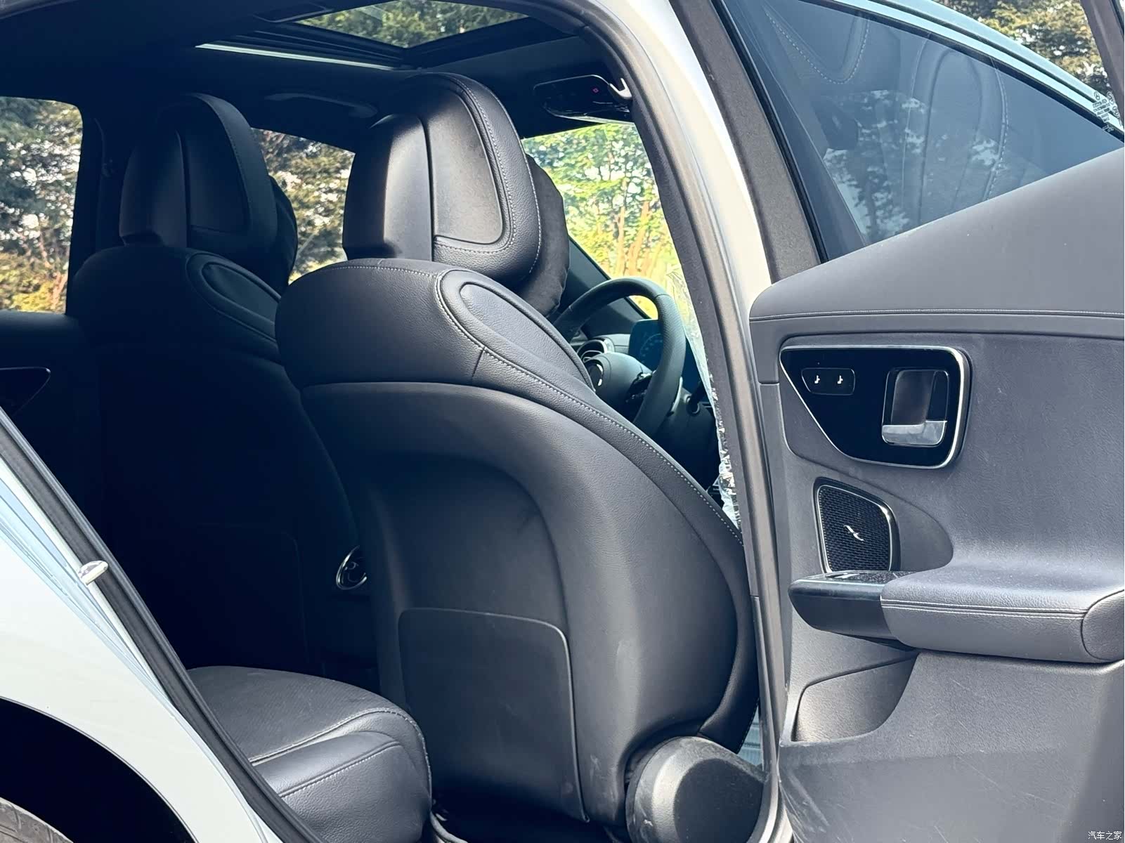 Mercedes-Benz C-Class, 2024 14