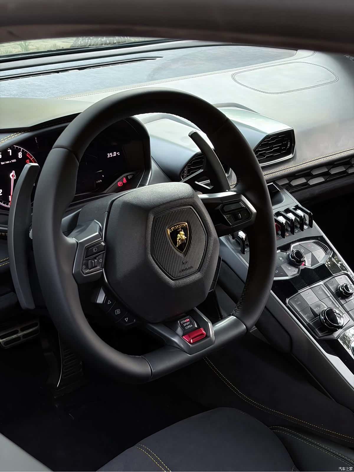Lamborghini Huracán, 2015 все фото