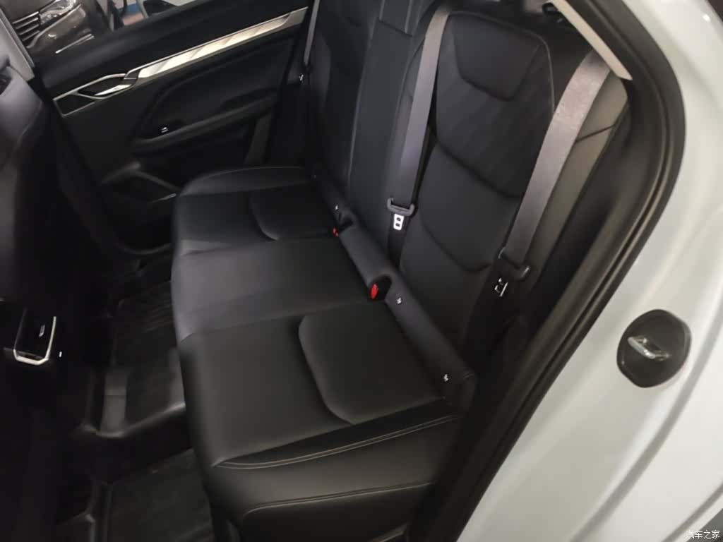 Geely Emgrand, 2023 17