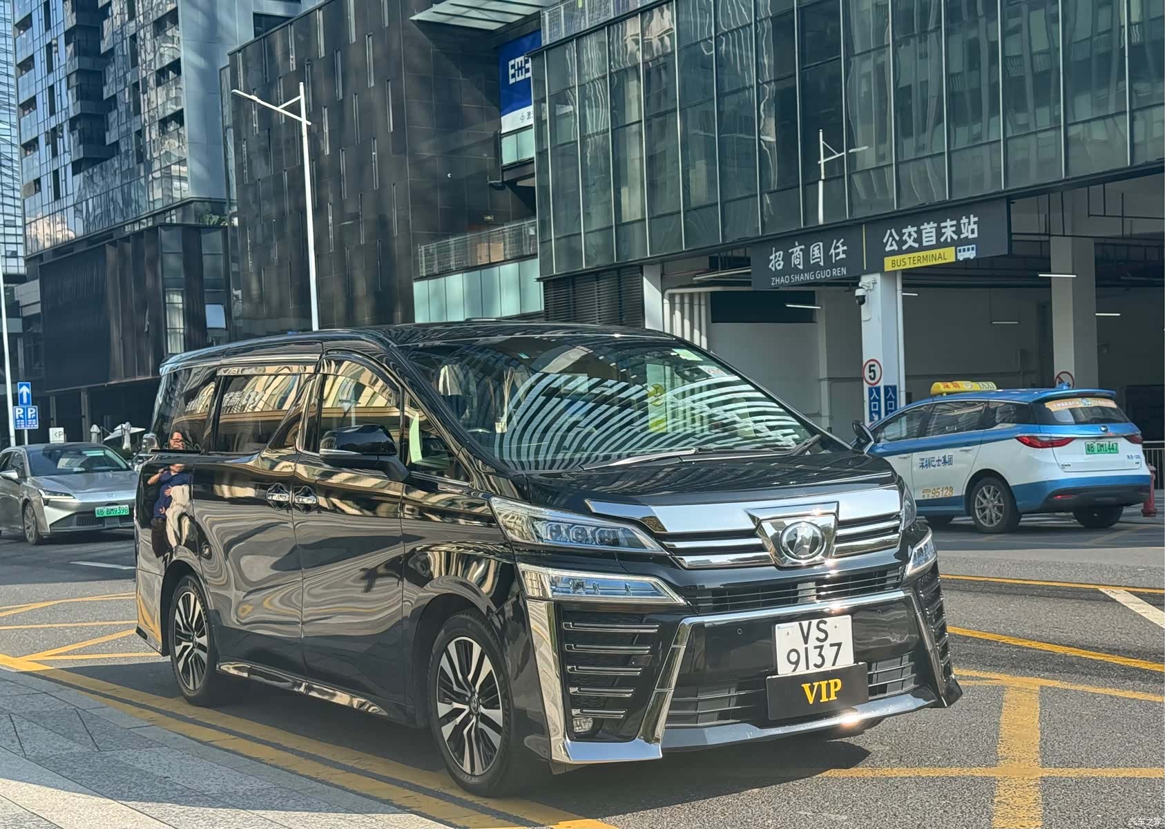Toyota Vellfire, 2018 3
