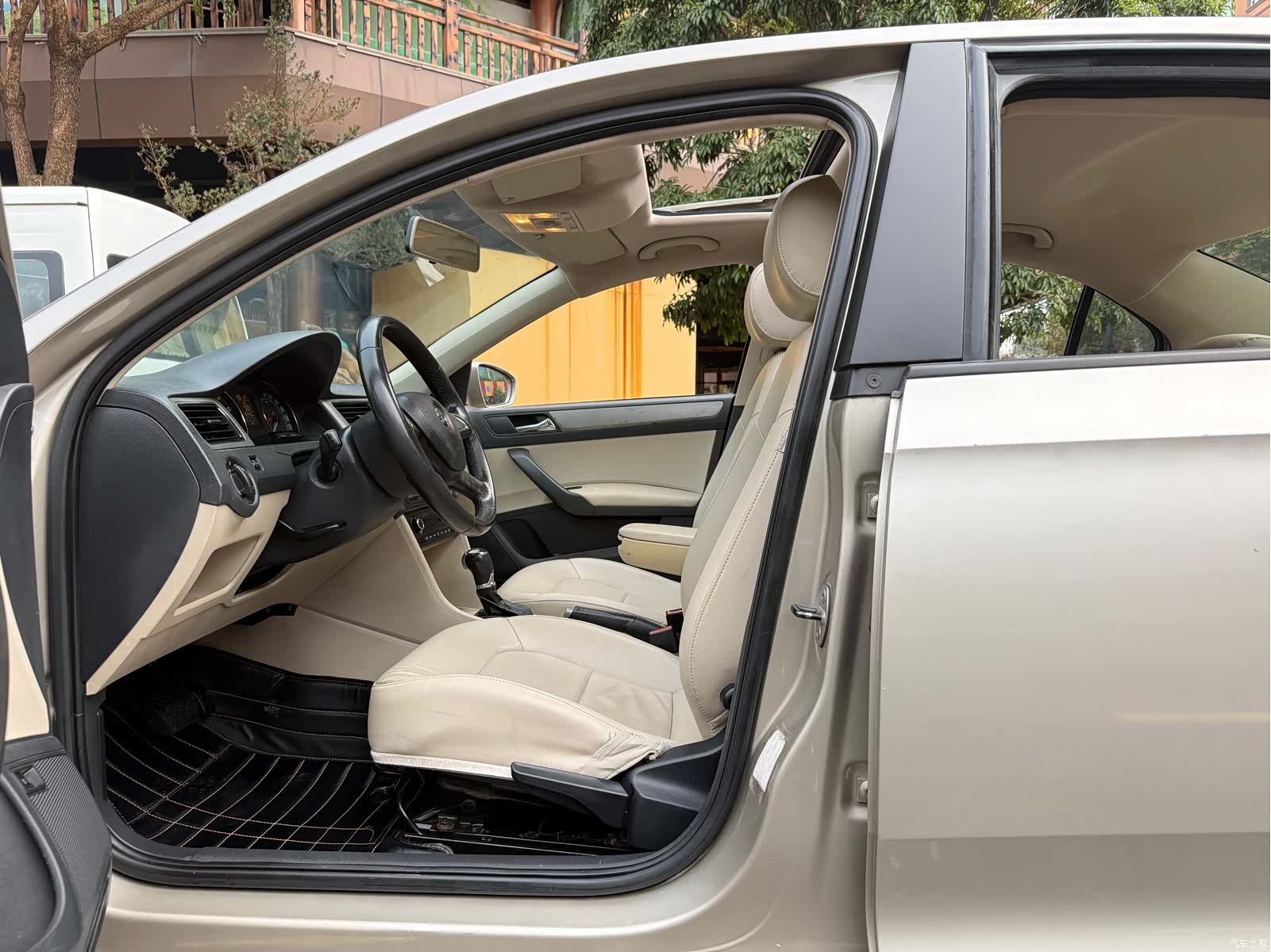 Skoda Rapid, 2014 6