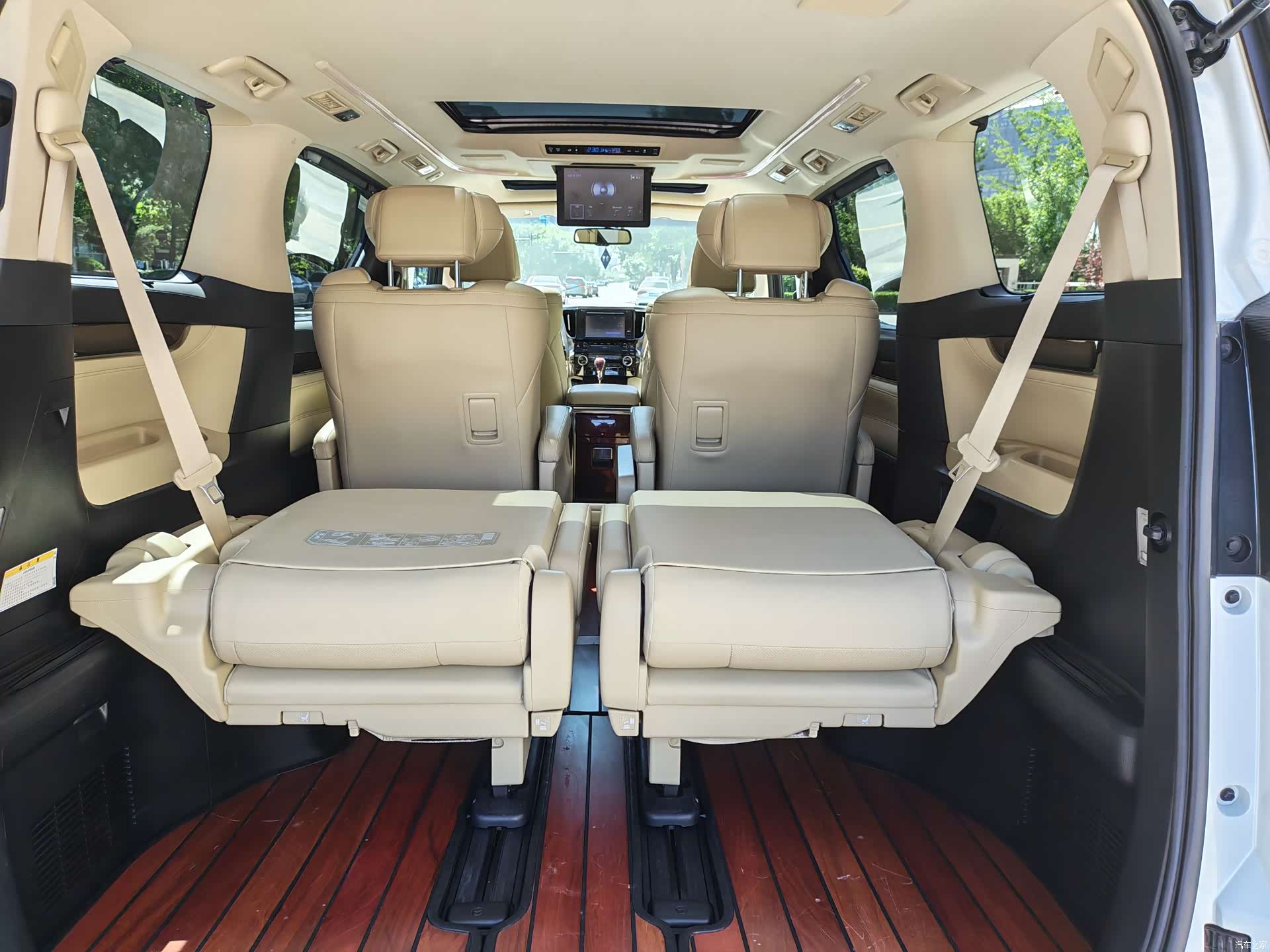 Toyota Alphard, 2016 9