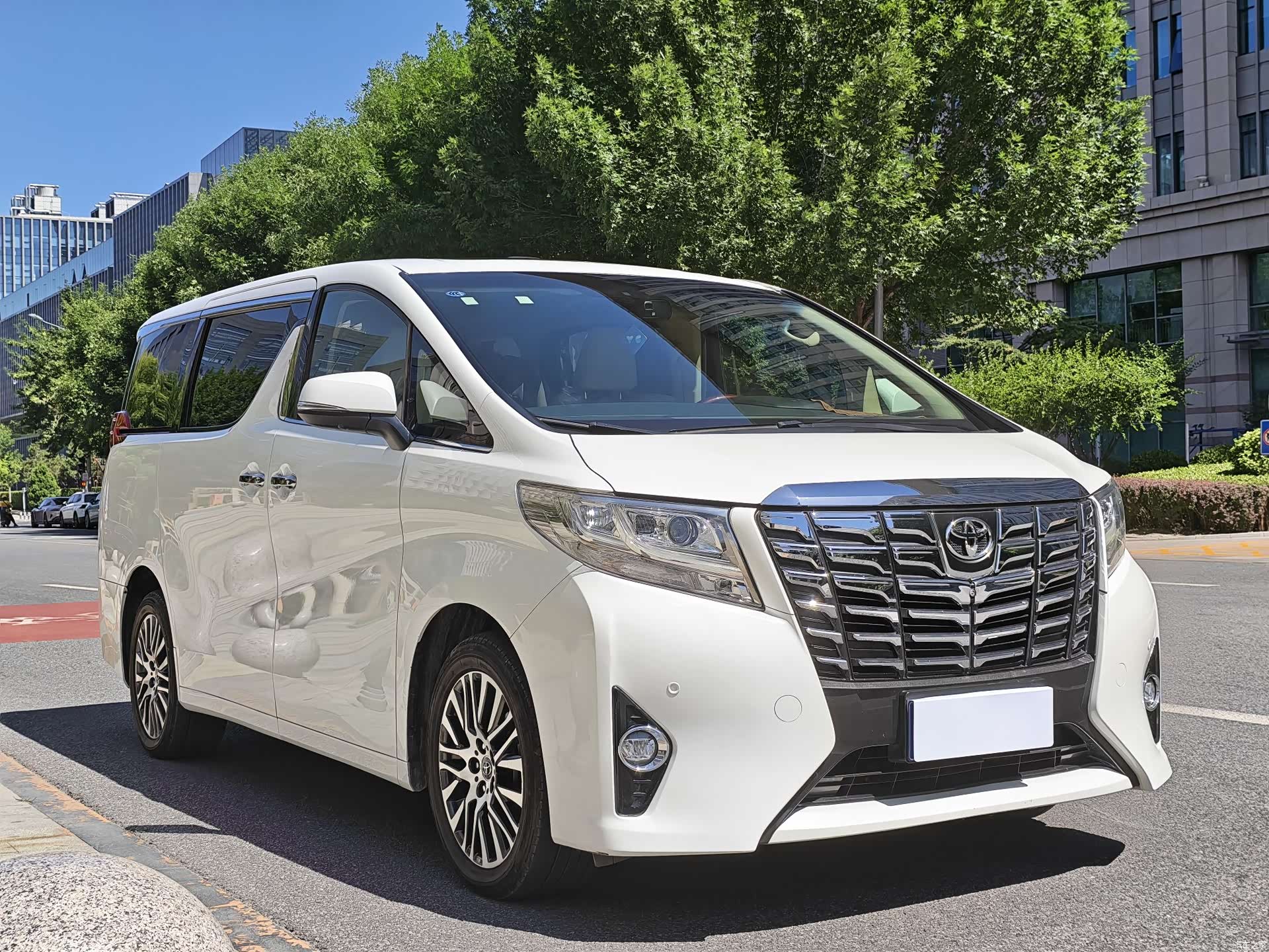 Toyota Alphard, 2016 4