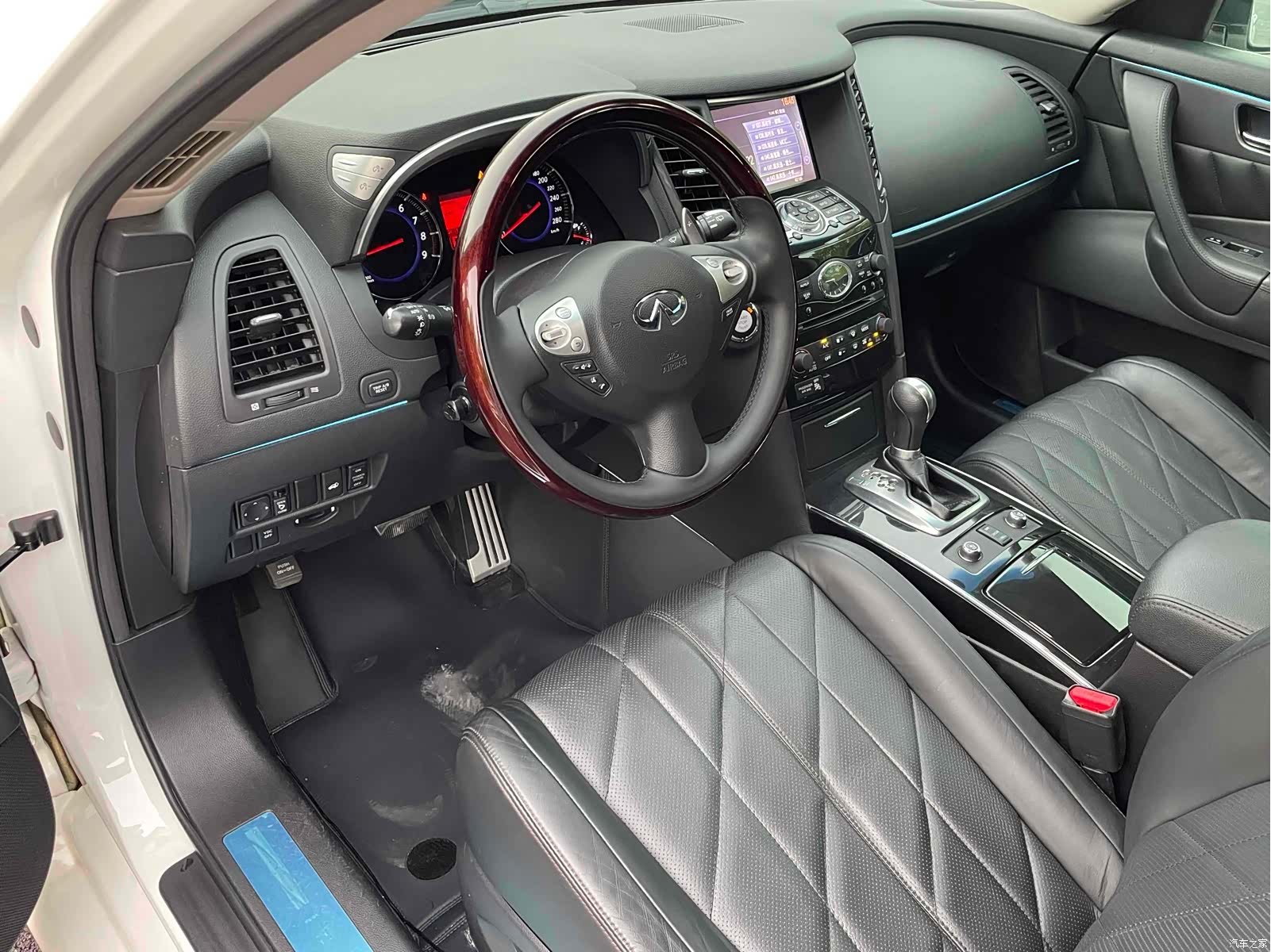 Infiniti FX35, 2012 все фото