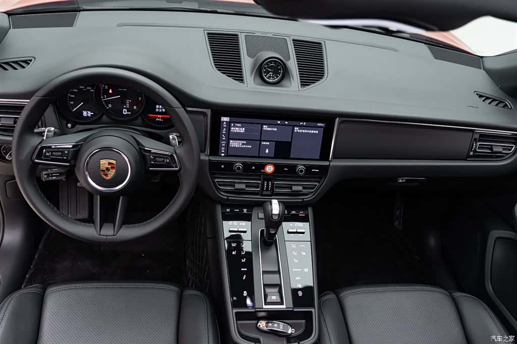 Porsche Macan, 2025 11