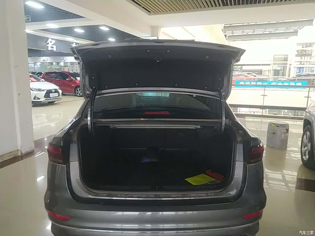 Geely Emgrand, 2023 19