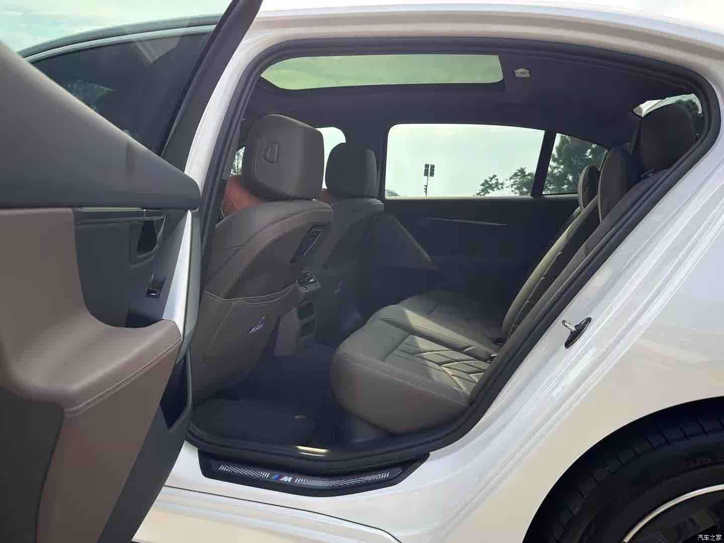 BMW i5, 2025 9