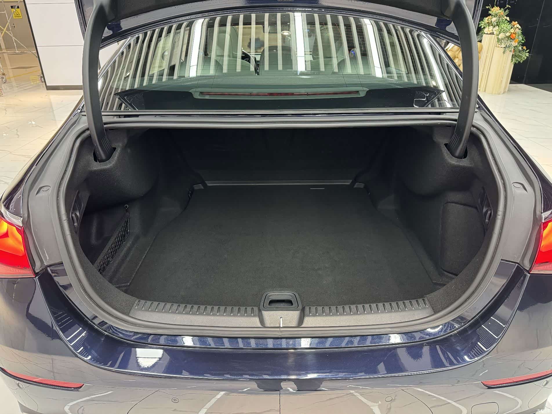 Mercedes-Benz E-Class, 2023 17