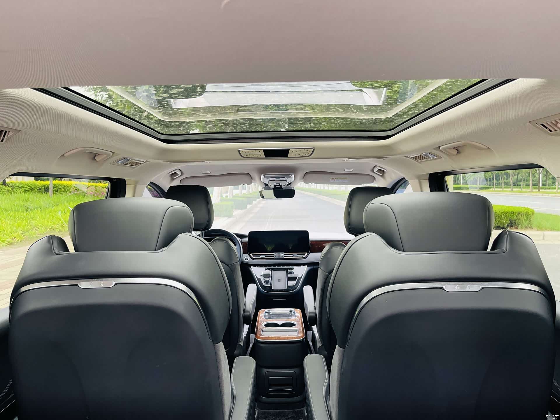 Hongqi HQ9, 2023 22