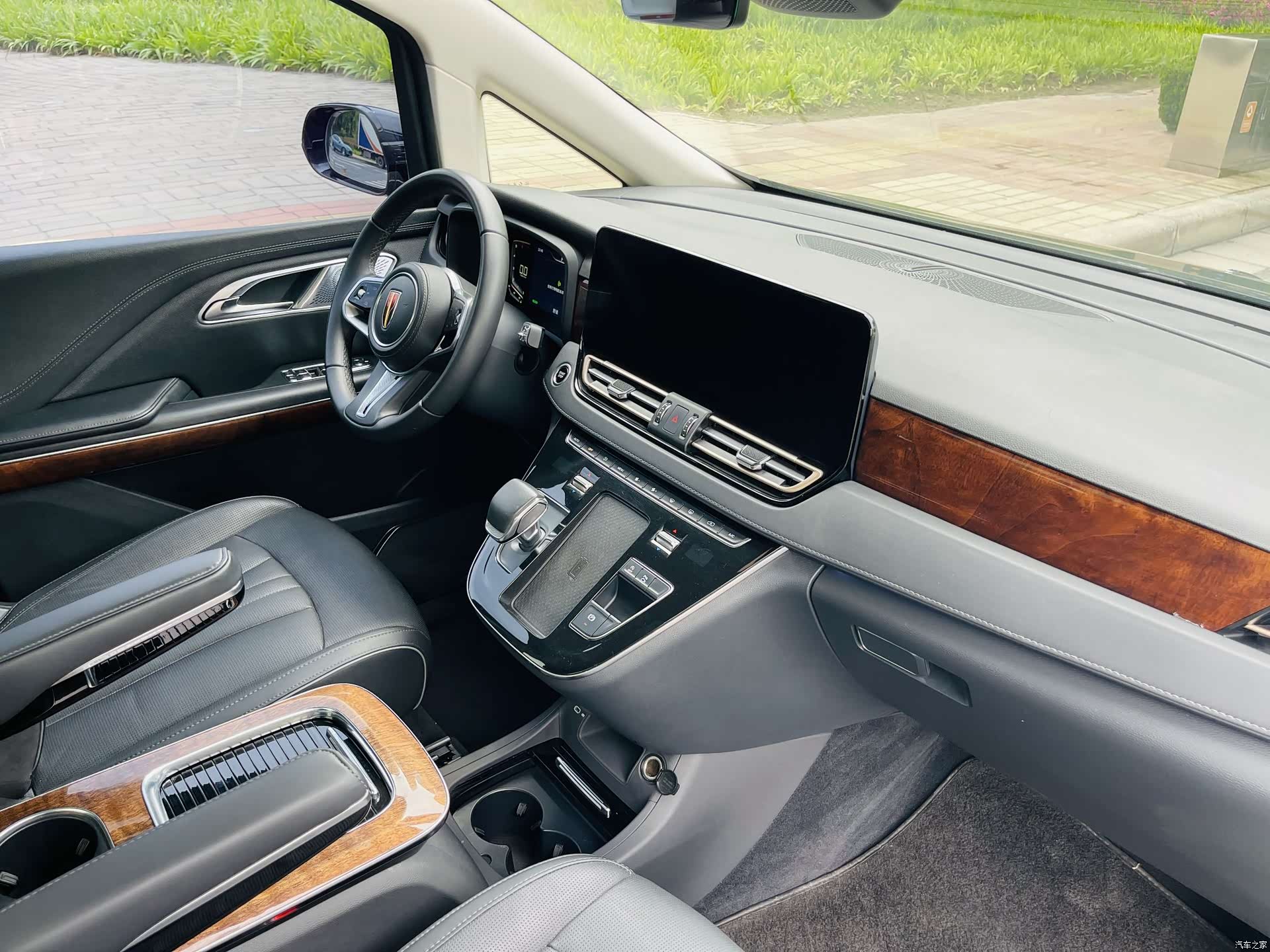 Hongqi HQ9, 2023 24