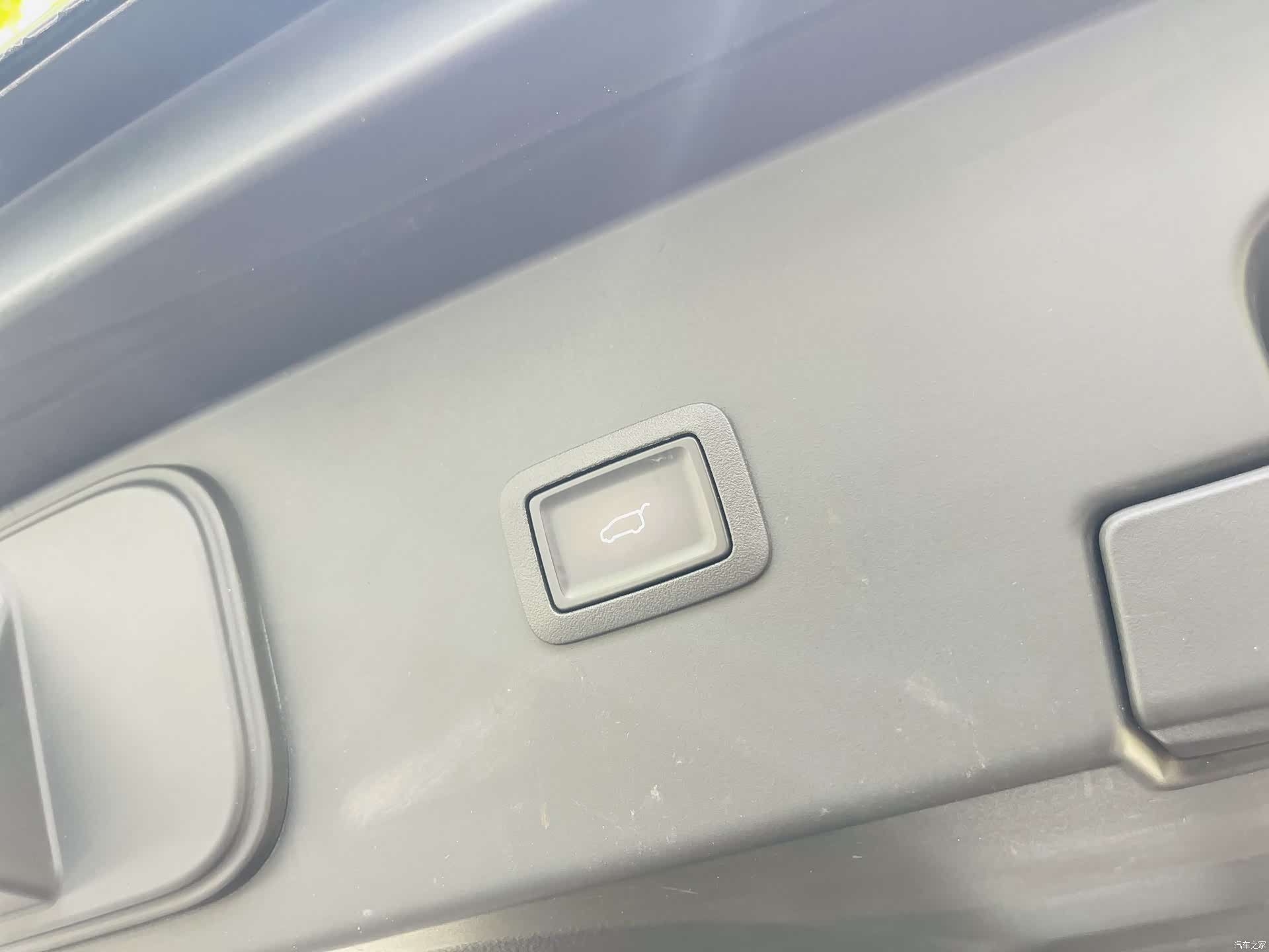 Hongqi HQ9, 2023 25