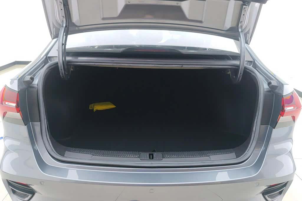 Roewe i5, 2021 4